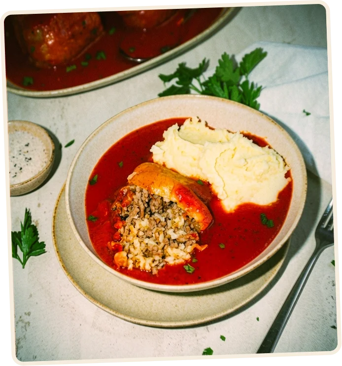 Polnjena paprika s pirejem